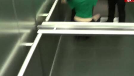 Skandal Im Aufzug vom großen Hotel gefickt und blowjob mit DonJohn11