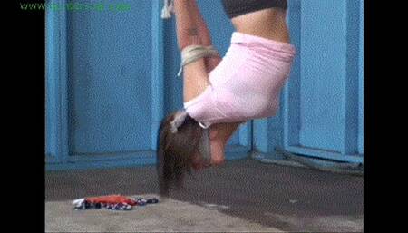 Jessica hangs out with the Hunter (MP4 HD 7000kbps)