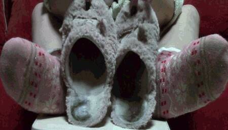 Itchy socks from old dirty slippers wmv
