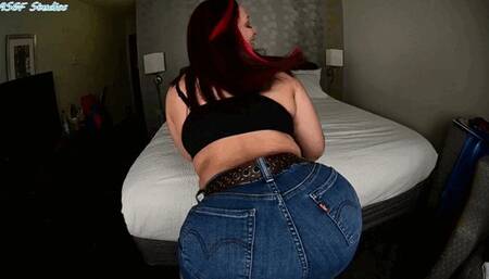 Nixlynka makes you smaller and smaller, just worship her thick juicy thighs!! -  MOV