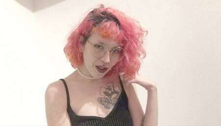 CUM ON MY MIDDLE FINGER