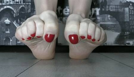 You can start toe wiggling over with the red nails MP4 FULL HD 1080p
