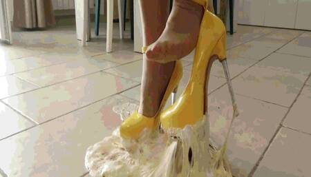 Leave  hose and heels  make your escape! MP4(1920x1080)FHD