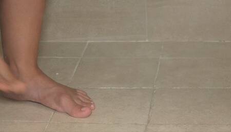 Giving my hot feet a nice shower!