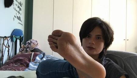 miss minnie has beautiful bare feet and very sexy soles