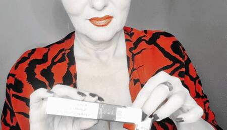 Smoker Queen Joan takes a pleasurable drag on her 120 Eve, many open mouth inhalations with lots of creamy white smoke surrounding her red lips*hat fetisch*red lips*close up*special filter*