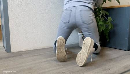 WHITE SNEAKERS BLACK SOCKS AND BLUE JEANS HOUSEWIFE KIRA - MOV Mobile Version