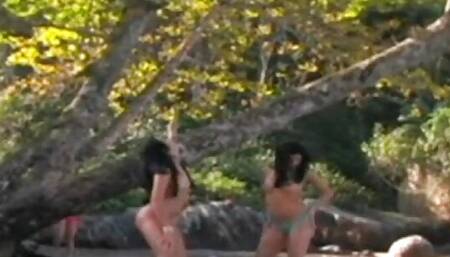Agatha Cristine and Fabiane Thompson had a chance to get laid on the beach.