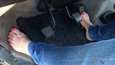 Andrea's feet pumping pedals (4K)