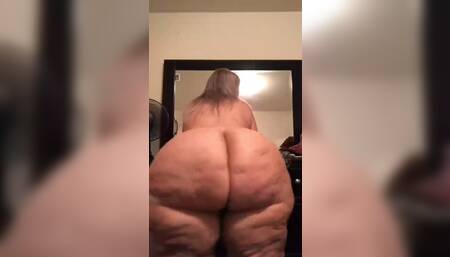 Homealone dancing nude bending over fan request