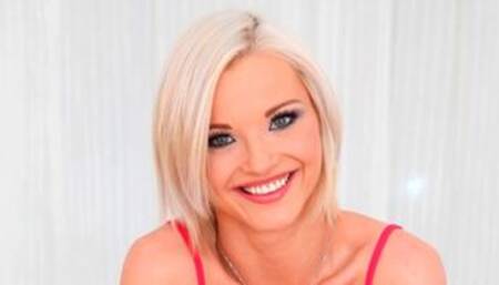 Aesthetic blonde Zazie Skymm gets penetrated from behind