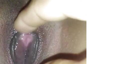 the Asian sexy girl Masturbates Sexy Pussy