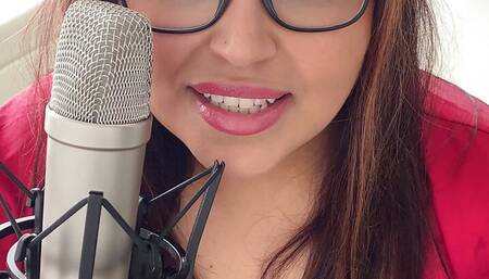 ASMR ROLEPLAY IN SPANISH STEPMOM FLIRTS YOU!