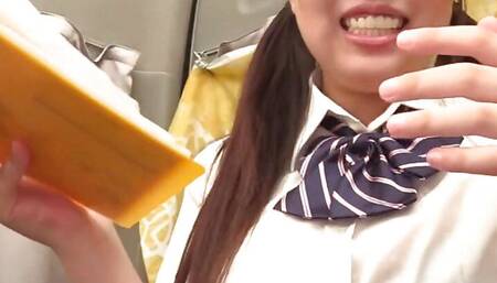 Memorize the national flags for 10 minutes! if she can say all the countries, she'll get 100,000 yen!