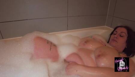 Sexy Bath Time with Hannah