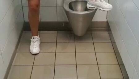 The toilet at the rest stop had to stop again.????