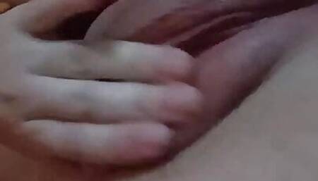I love fingering my pink pussy