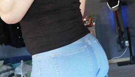 EmmaaaTV  Deutsche Transe PEE, PISS in blue jeans