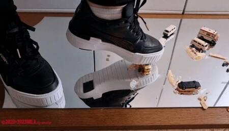 Mila - fragile toy cars - puma sneaker