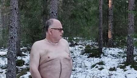 Mastrubate out in snow