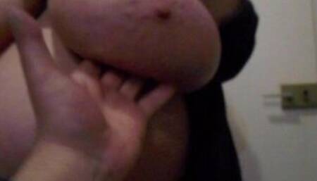 j'adore toucher les seins monstrueux de Valérie 115D ,bbw française 2 slow motion