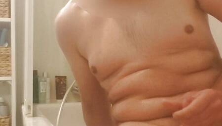 Masturbation sous la douche sperme