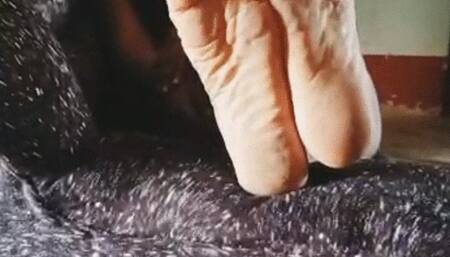 Igbo Omo Actress’ Juicy, Thick, Sexy, Wrinkled Soles Crossed at Ankles