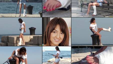 Suzy SLWC Gimping Problems Down by the Pier, This Cane Needs Adjusting (in HD 1920X1080)