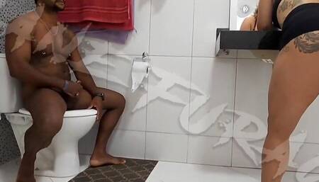 I GAVE PRO BROTHER OF MY FRIEND IN THE BATHROOM IN THE BY AND STILL SWALLOW HIS FUCKING WELL CREAMY