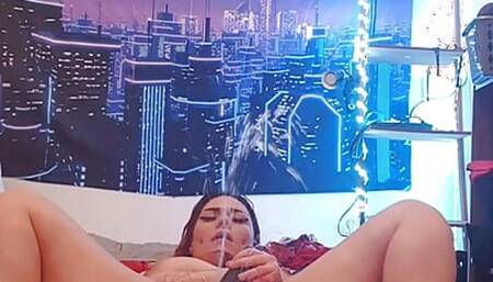 I'm marilynvonfox, I squirt and make the biggest squirt you've ever seen