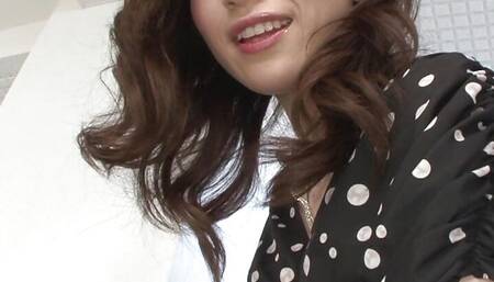 HOT GIRL MOANS AS A HUEG COCK THRUSTS HER PUSSY HARD