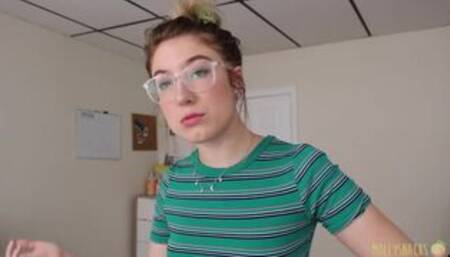 MollySnacks - Sniffing Mommy's Ass