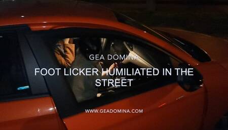 GEA DOMINA - FOOT LICKER HUMILIATED IN THE STREET