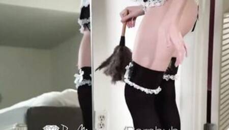 PUREMATURE cougar Maid Knows How To Please Clients