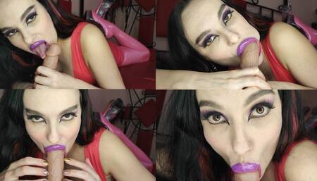 Perfect latex bimbo gives nice blowjob