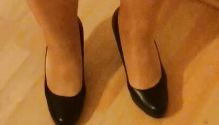 Shiny body, shiny tights and high heels