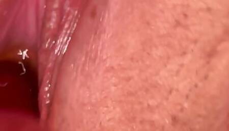 Making the pussy squirt