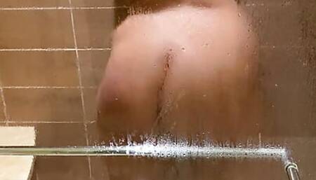 Janie's Shower Twerk