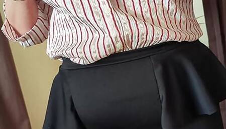 British GILF ready for work flashing her bald cunt, big arse and big tits. Hoping to make her co-workers hard today.