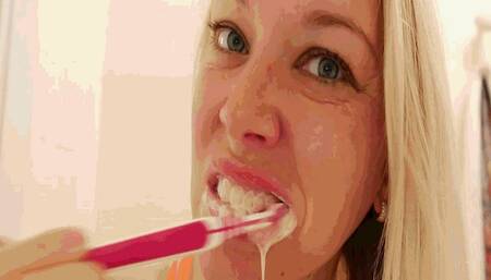 Very sharp white teeth MP4(1280*720)HD