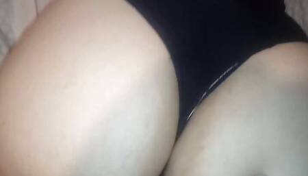 Mi madrastra en traje de bano termina follada termino cogiendo con mi madrastra