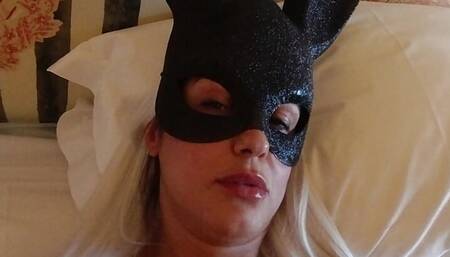 I love touching my pussy and my big breasts at the same time, it makes me horny to fuck.  Real Video Amateur Portugal