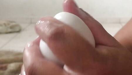 Punheta matinal e gozada na boca