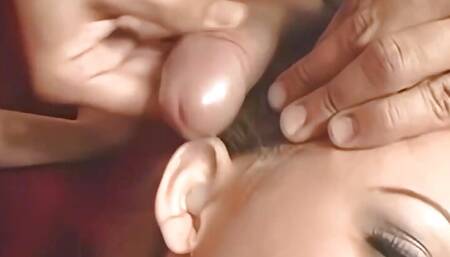 Cindy kummert sich um Gwen, dann kommt ein glucklicher Mann zu ihnen und gibt ihnen eine Gesichtsbehandlung