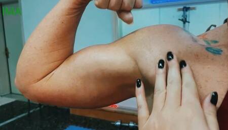 Lexi Max and Siren Max - sexy muscle wroship