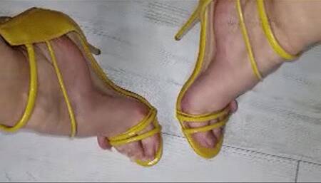 Long Toenails Yellow Heels(small version)