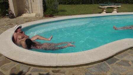 MFF Public Threesome in the Pool