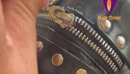 Worship My Foot, SLAVE!!