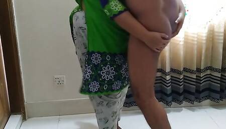 Indian Desi Hot badi Dudh wali Maid ko Malik ne jor Jabardasti chudai aur uska pani nikal de - Huge cumshot & rough fuck