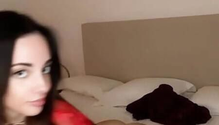 Cute teen showing her ASS to you...